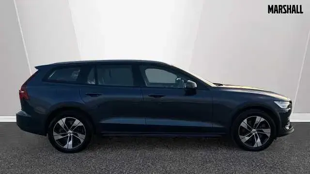 Used Volvo V60 CC Plus 250 HP (183 kW) 2020 Blue Estate