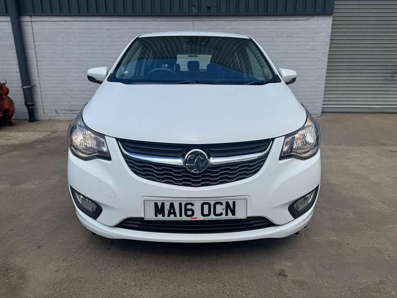 Used Vauxhall Viva 75 HP (55 kW) 2016 White Hatchback