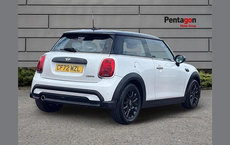 Used Mini Cooper Classic 134 HP (98 kW) 2023 White Hatchback
