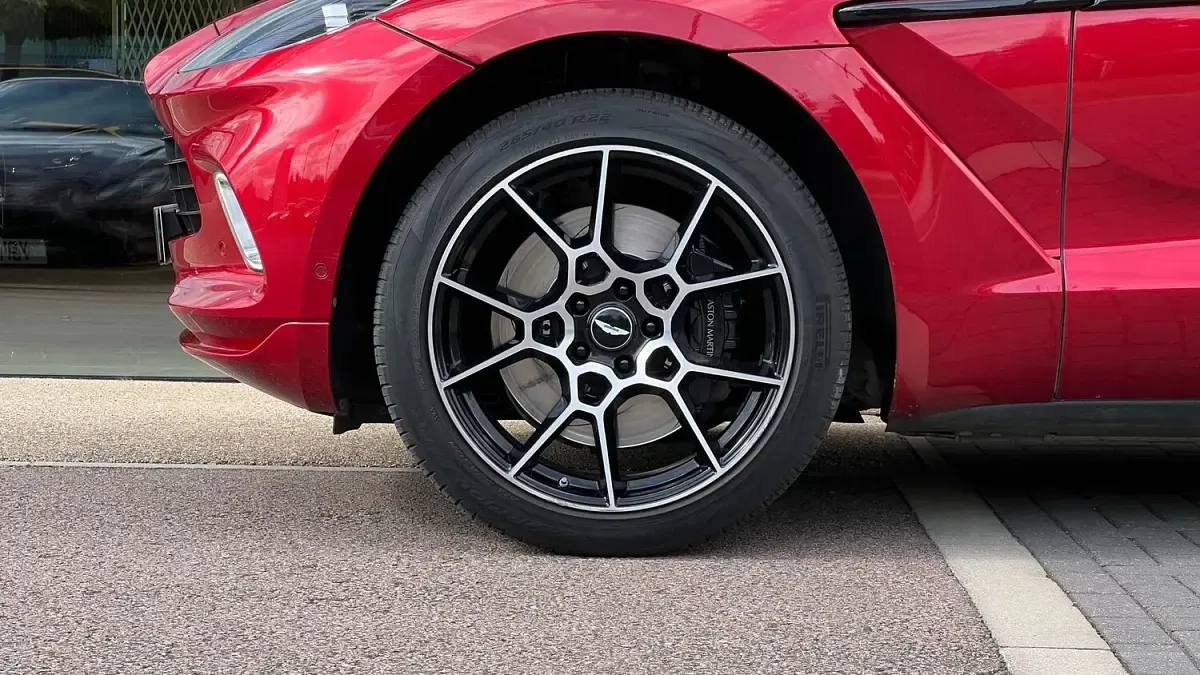 Used Aston Martin DBX 550 HP (404 kW) 2021 Red SUV