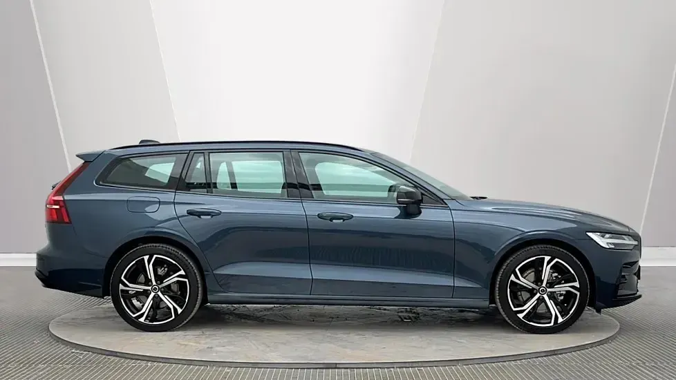 Used Volvo V60 Plus 197 HP (144 kW) 2026 Blue Estate