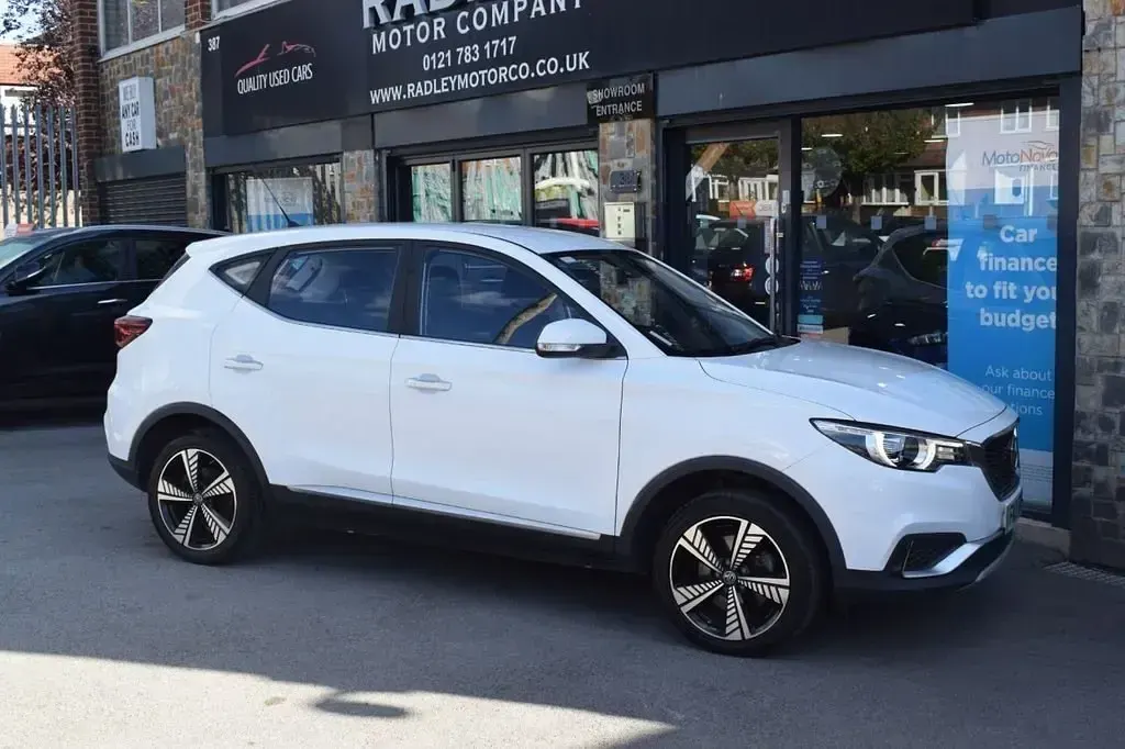 Używany MG ZS Excite 105 kW (143 KM) 2021 Biały Sedan/Limuzyna