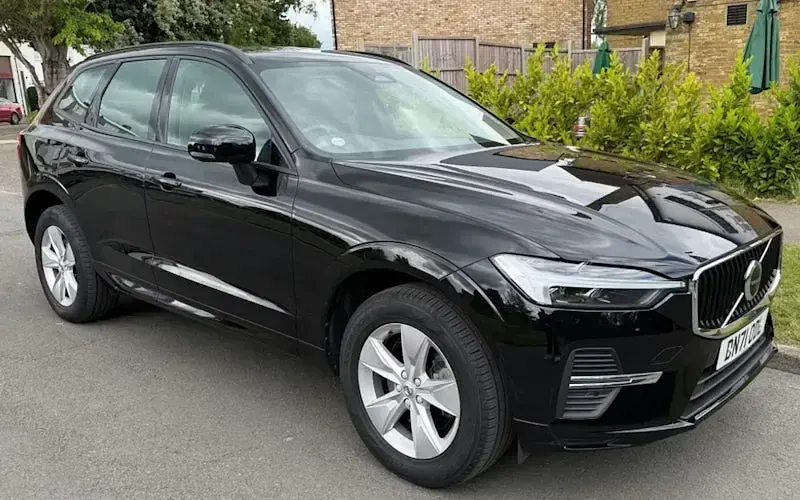 Second-hand Volvo XC60 Momentum 250 CP (183 kW) 2021 SUV