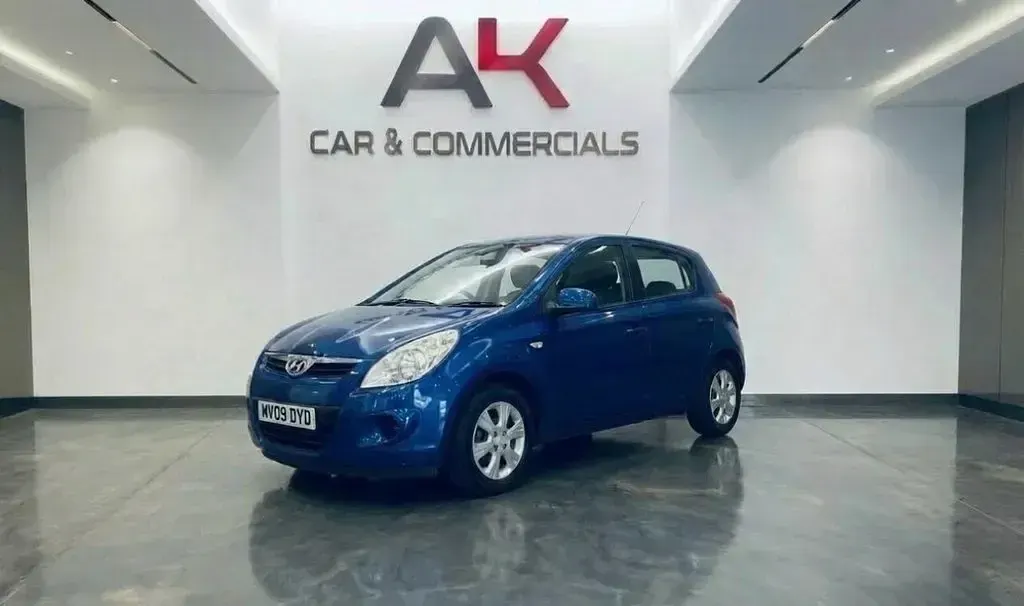 Käytetty Hyundai i20 Comfort 99 HP (72 kW) 2009 Sininen Viistoperä