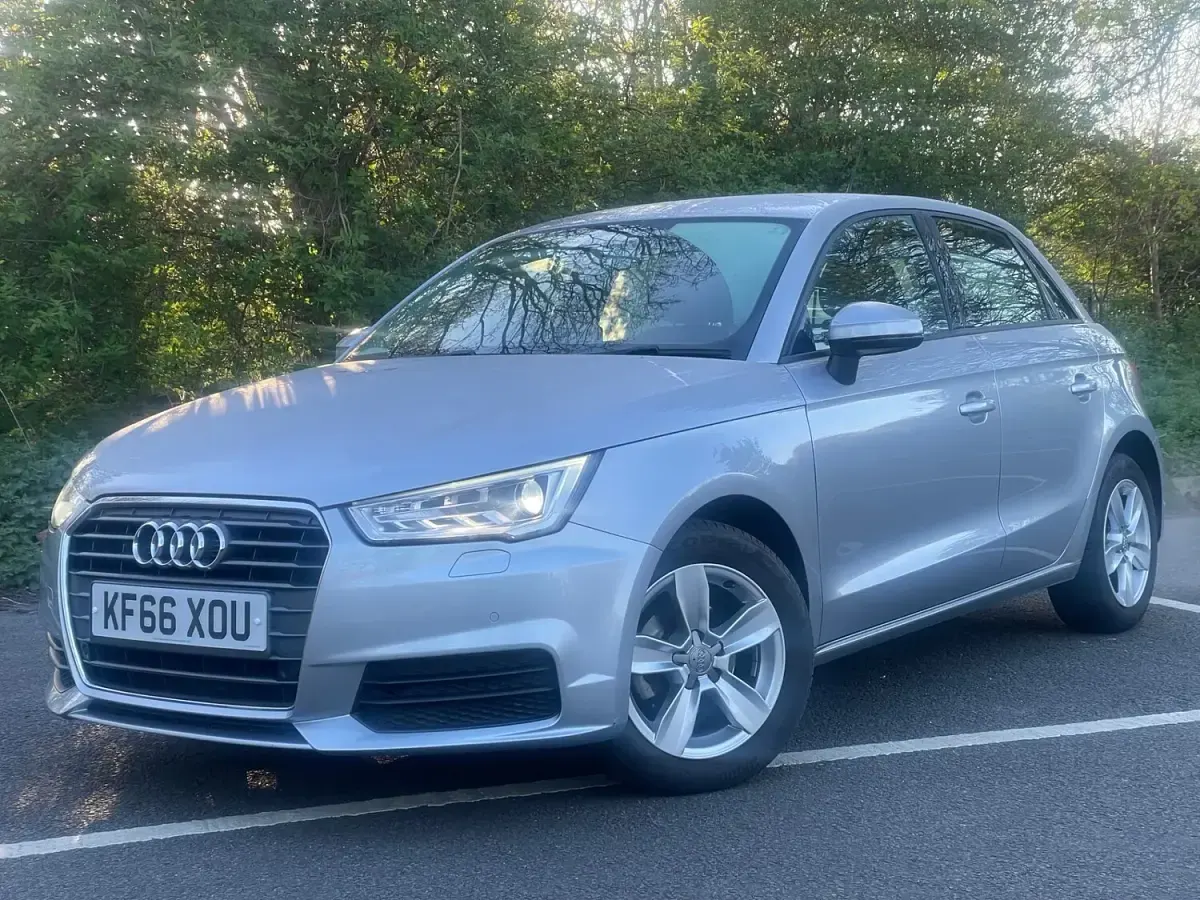 Used Audi A1 Sportback 95 HP (69 kW) 2016 Sikver Hatchback