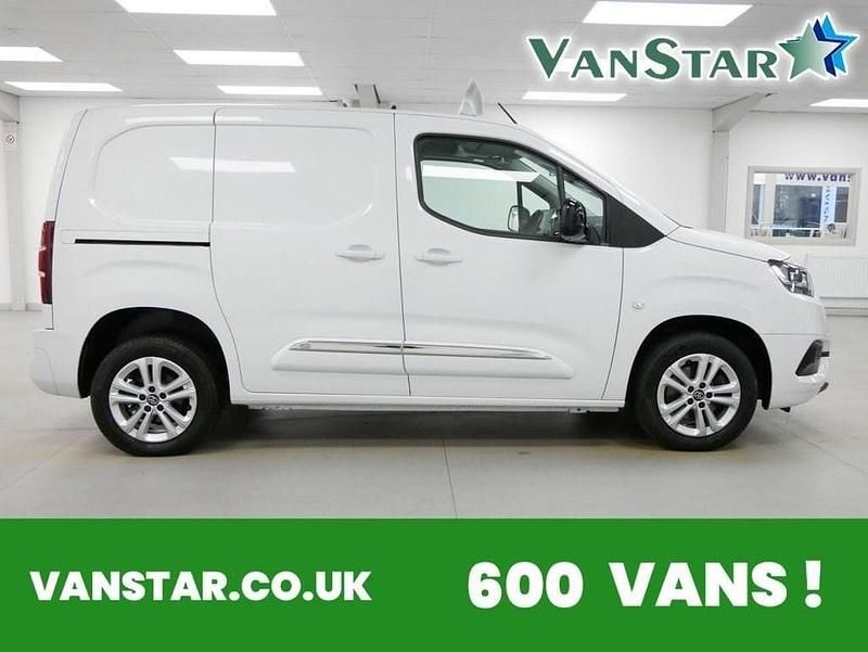White Used 2023 Toyota Proace Design Van | £17,689 (Fair price) - Image 1/4