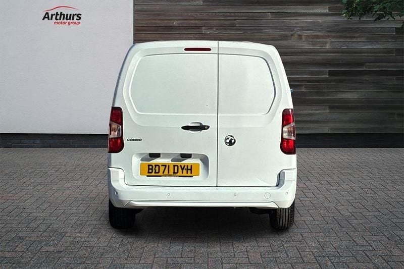 Used Vauxhall Combo Sportive 99 HP (72 kW) 2021 White MPV