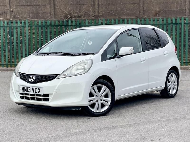Used Honda Jazz ES 99 HP (72 kW) 2013 White Hatchback