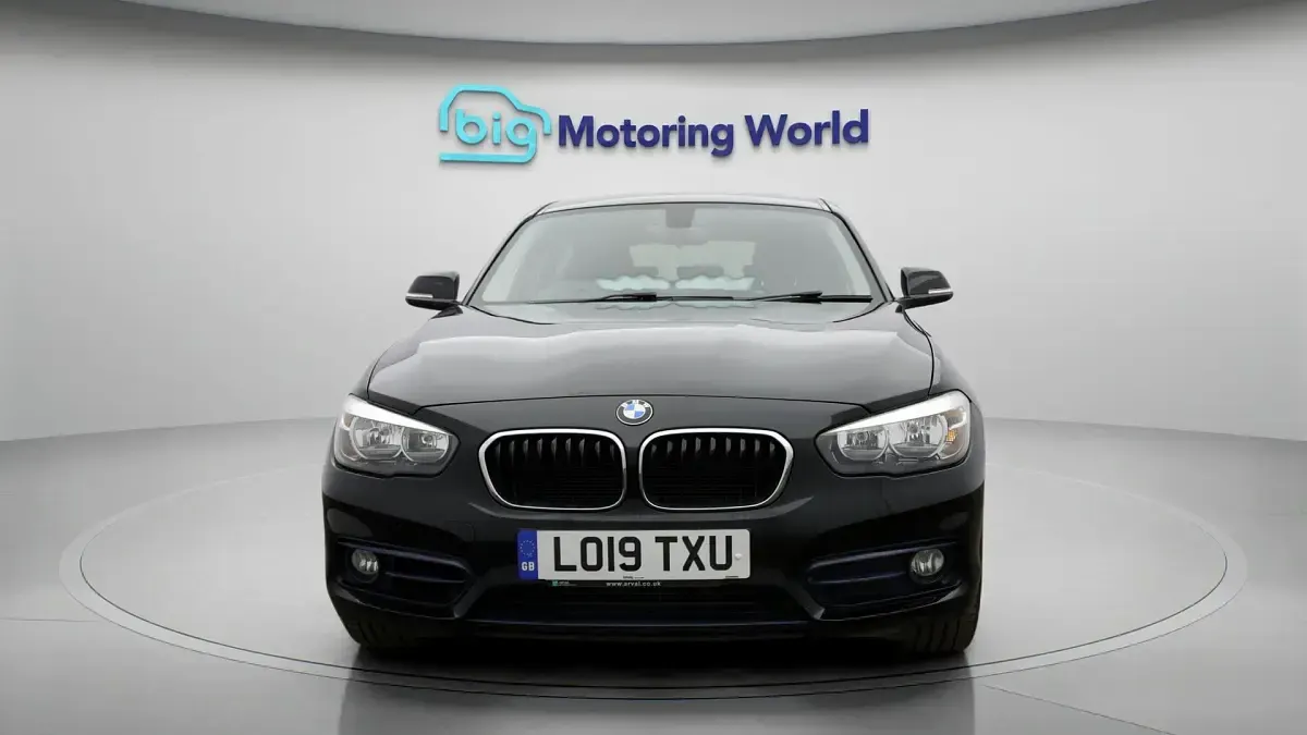 Used BMW 118 Sport Line 134 HP (98 kW) 2019 Black Hatchback