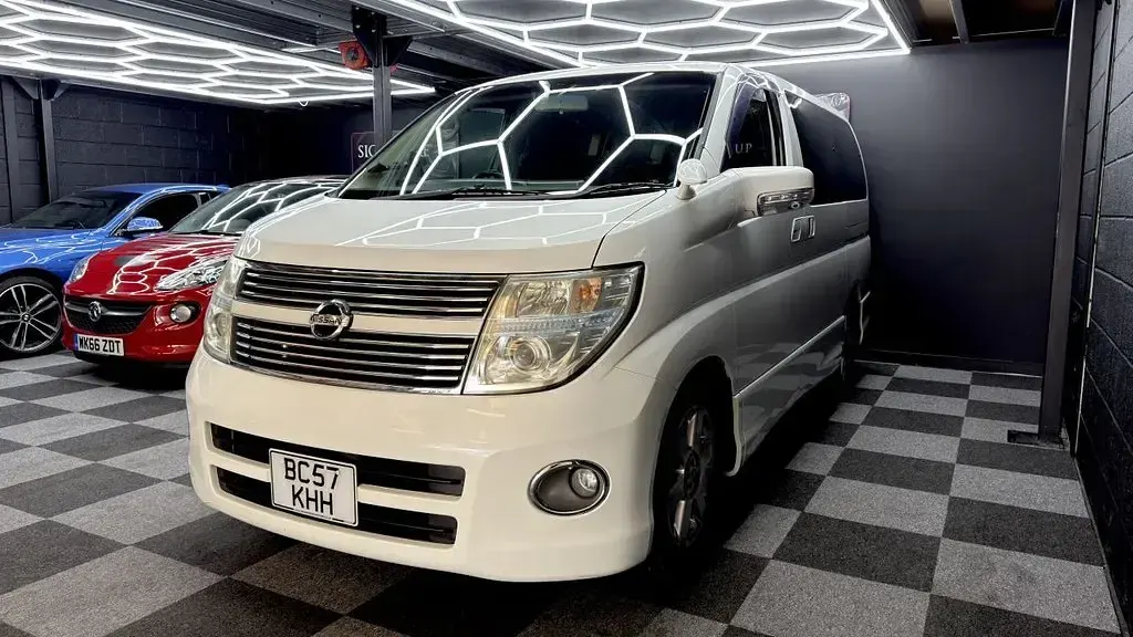 Used Nissan Elgrand 2023 White MPV