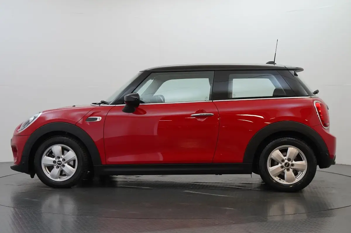 Used Mini Cooper Classic 134 HP (98 kW) 2020 Red Hatchback