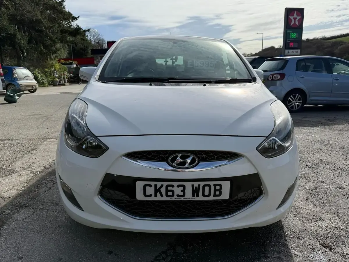 Used Hyundai ix20 Style 125 HP (91 kW) 2013 White Hatchback