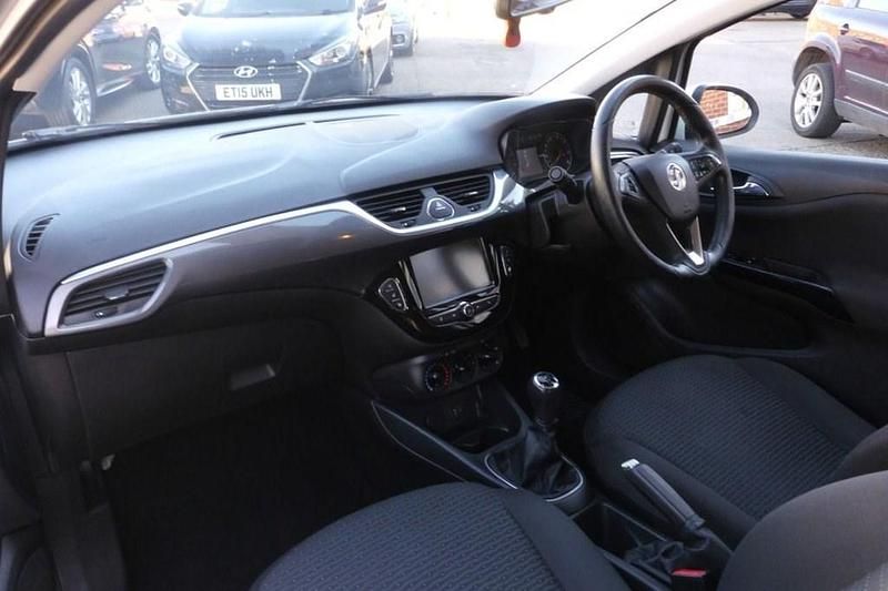 Second-hand Vauxhall Corsa 70 CP (51 kW) 2015 Alb Hatchback