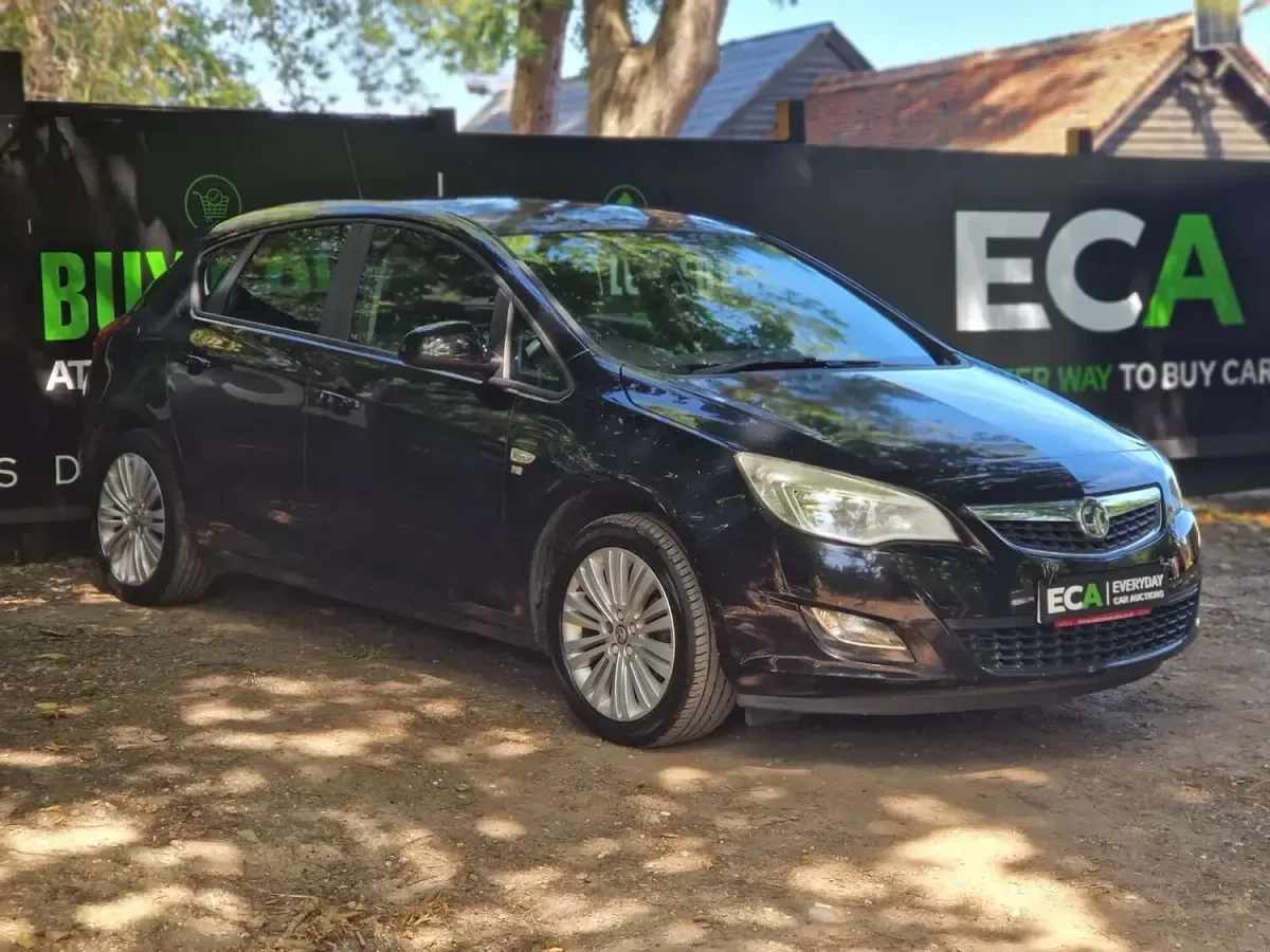 Used Vauxhall Astra Excite 2011 Black Hatchback