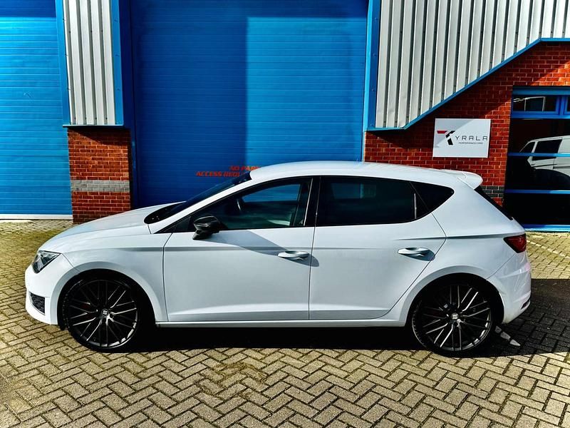 Used Seat Leon CUPRA 2016 White Hatchback