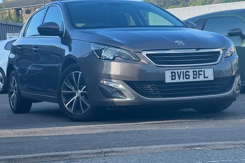 Usado Peugeot 308 Allure 120 HP (88 kW) 2016 Cinzento Citadino