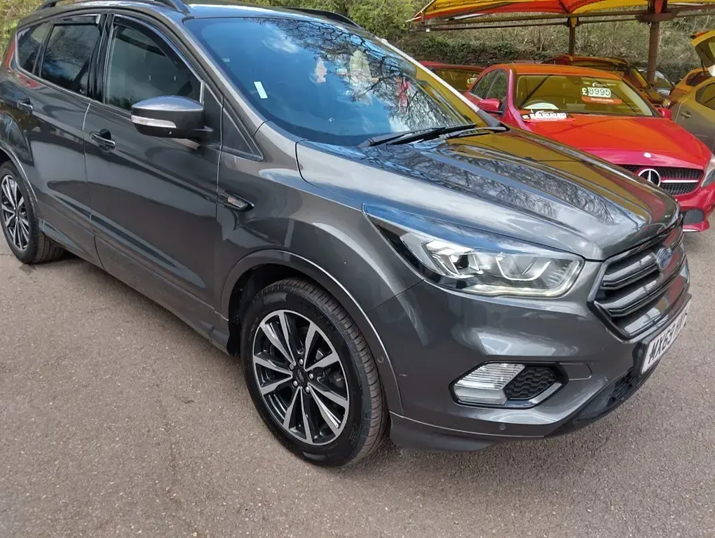 Usado Ford Kuga ST-Line 150 HP (110 kW) 2019 Cinzento SUV