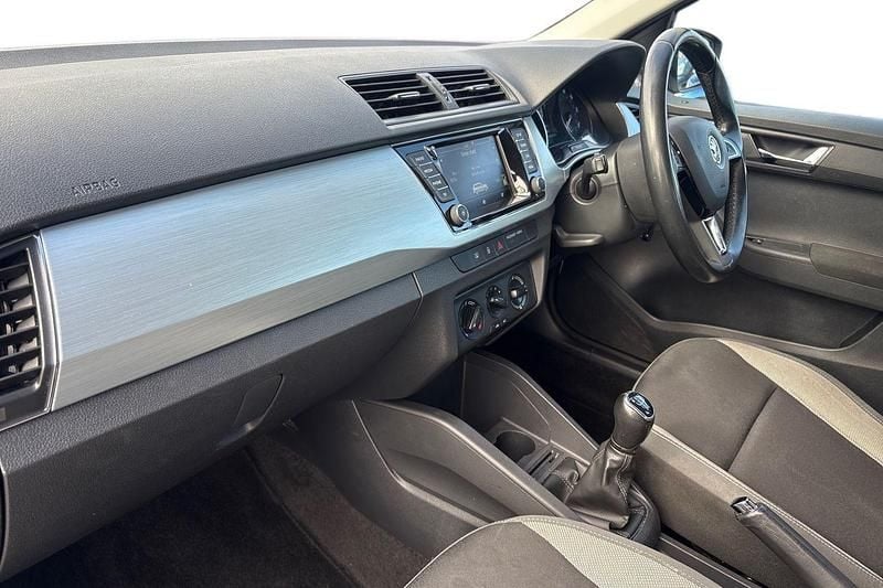 Used Skoda Fabia SE 90 HP (66 kW) 2017 White Estate