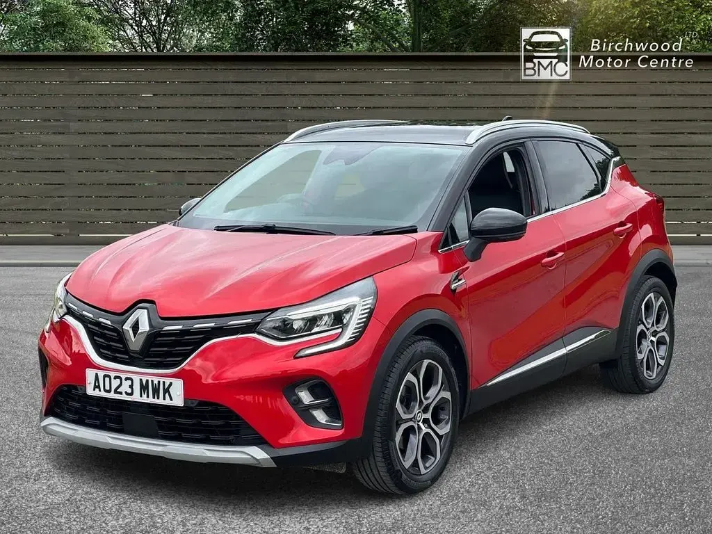 Used Renault Captur Techno 145 HP (106 kW) 2023 Red SUV