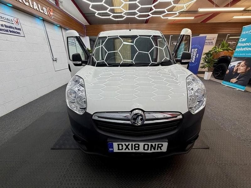 Used Vauxhall Combo 95 HP (69 kW) 2018 White MPV