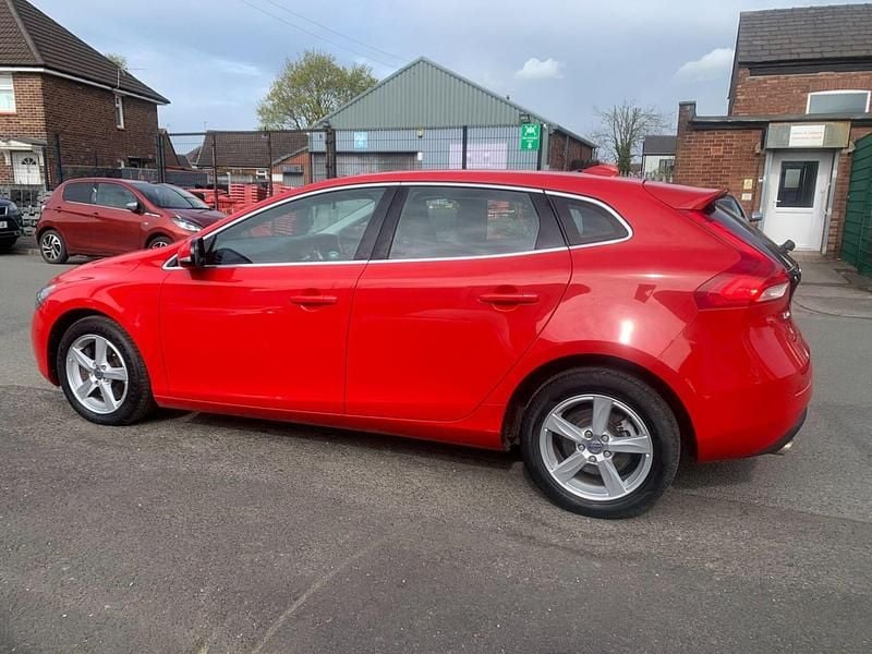 Used Volvo V40 SE 2013 Red Hatchback