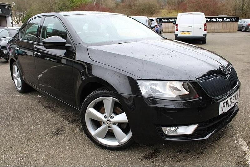 Begagnad Skoda Octavia Elegance 2015 Svart Halvkombi
