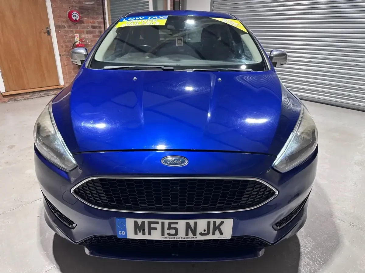 Begagnad Ford Focus Zetec 120 HK (88 kW) 2015 Blå Halvkombi