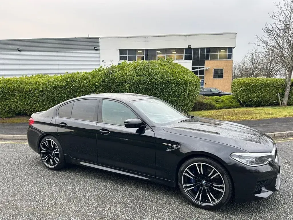 Begagnad BMW M5 Comfort Edition 600 HK (441 kW) 2019 Svart Sedan