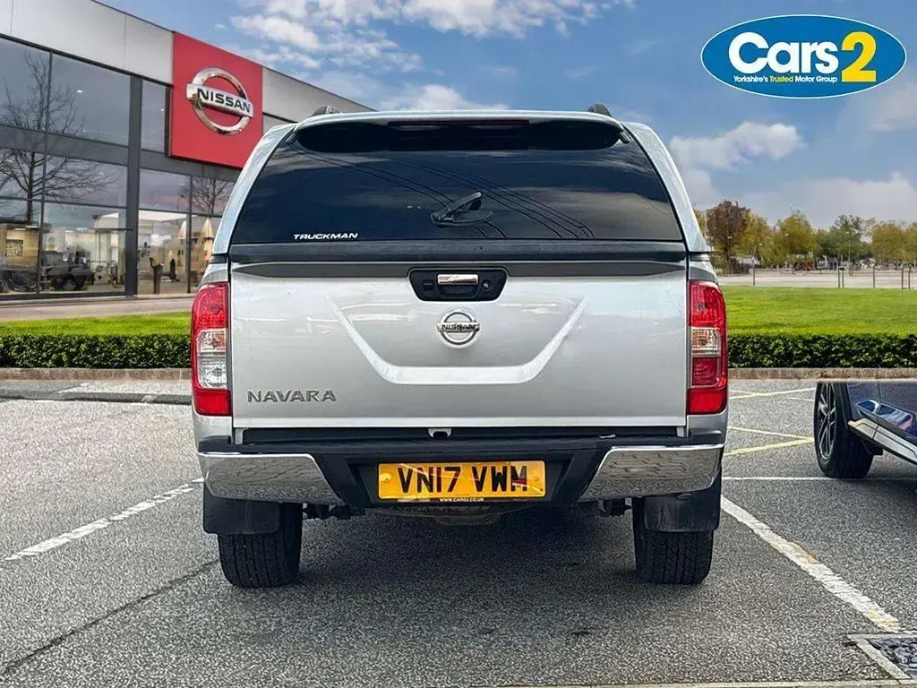 Begagnad Nissan Navara Tekna 190 HK (139 kW) 2017 Silver Pickup