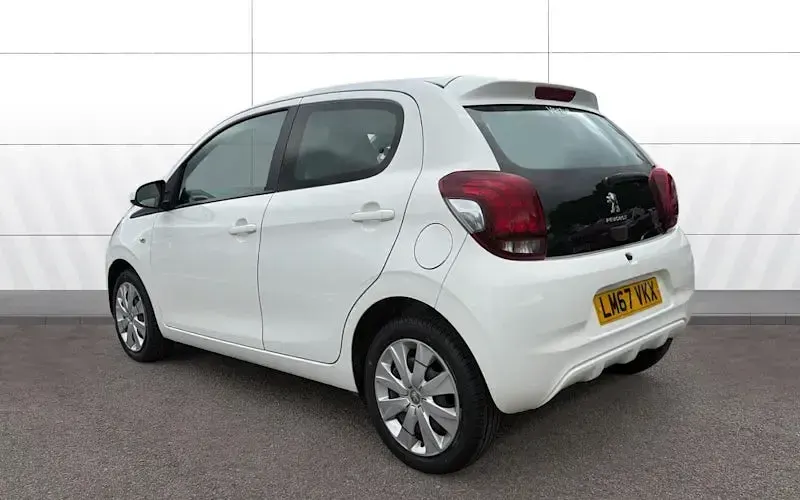 Used Peugeot 108 Active 68 HP (50 kW) 2017 White Hatchback