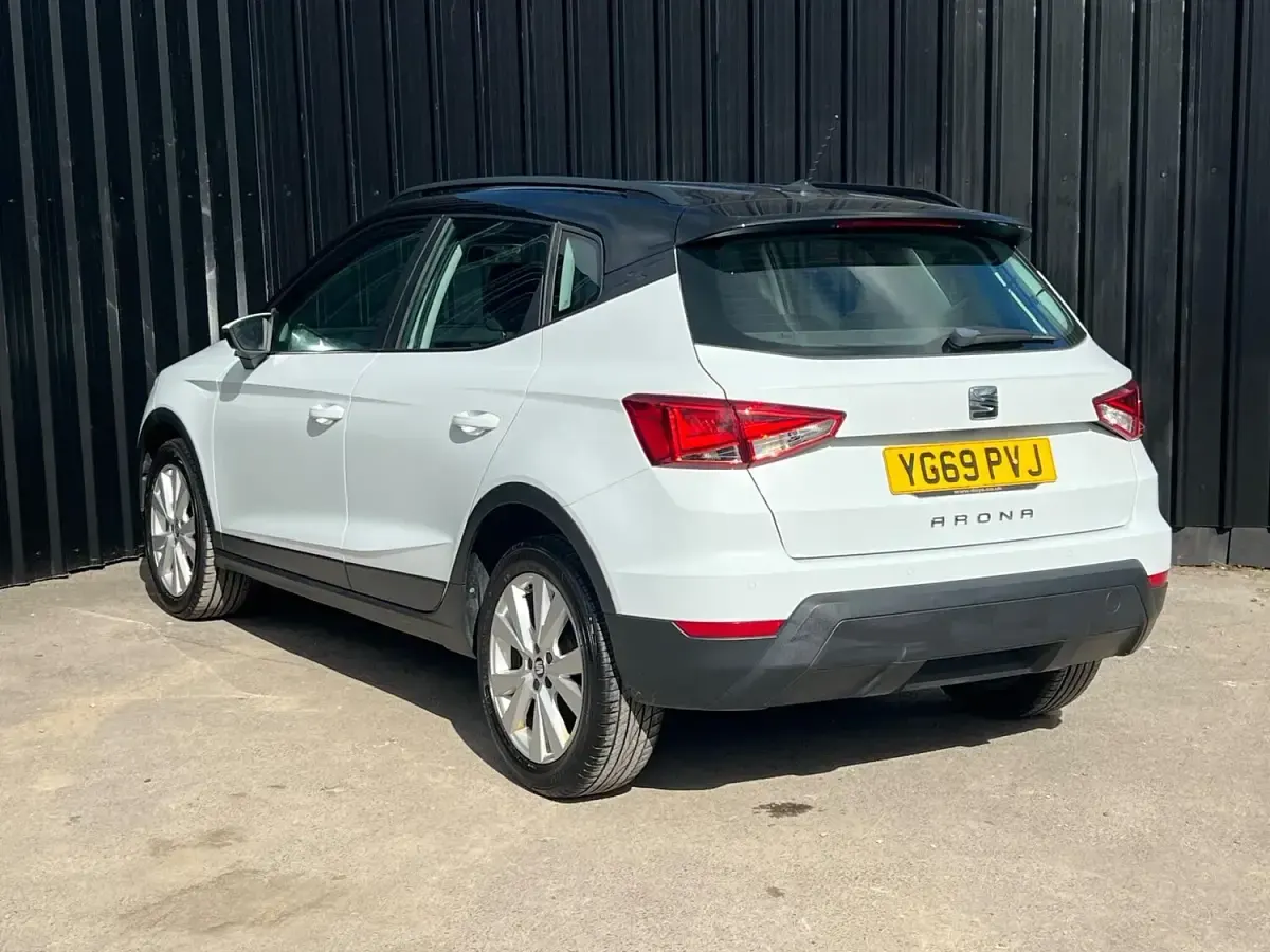 Used Seat Arona SE Technology 95 HP (69 kW) 2019 White SUV