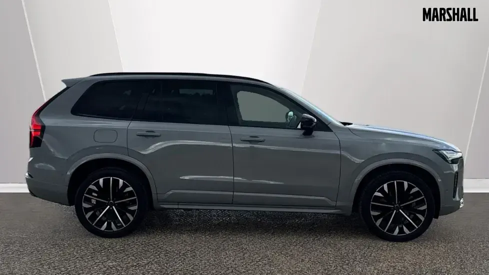 Used Volvo XC90 Plus 250 HP (183 kW) 2025 Metallic  vapour grey SUV