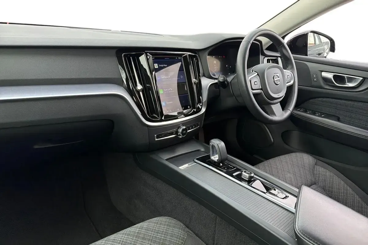 Second-hand Volvo V60 Core 2023 Negru Break