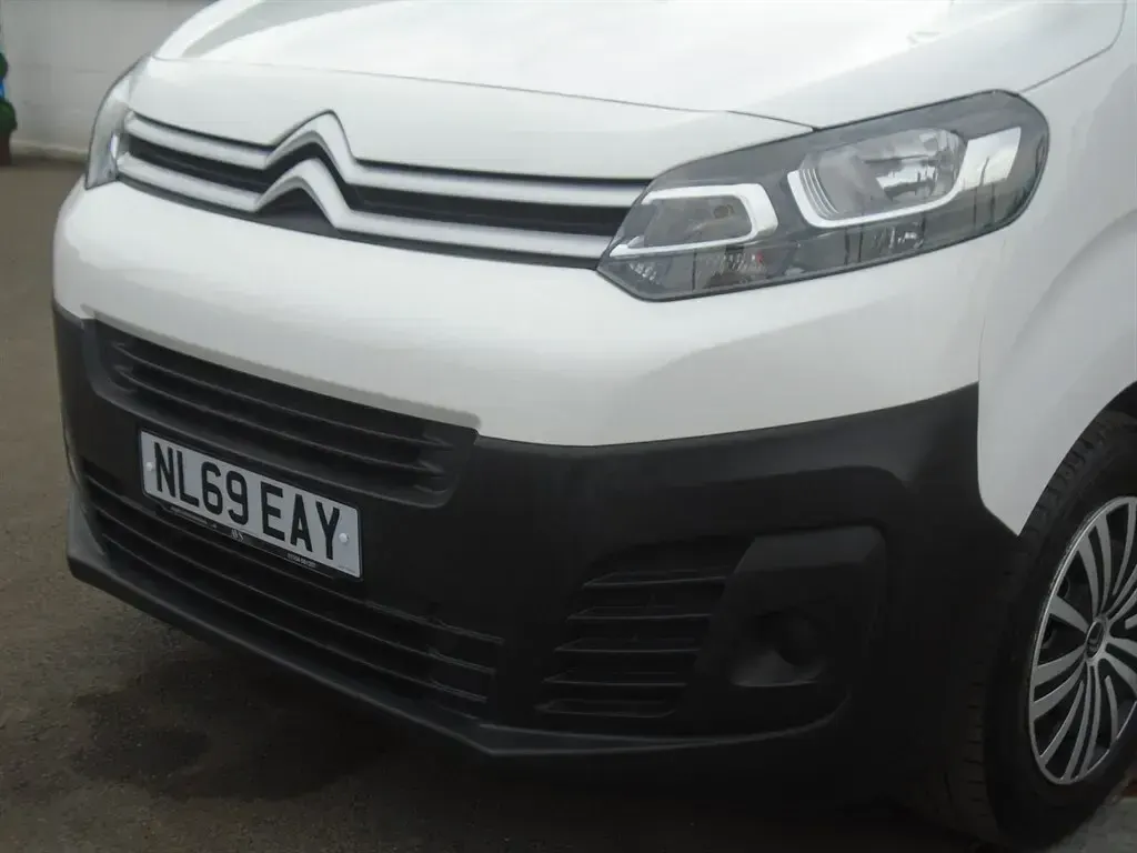 Used Citroën Dispatch 100 HP (73 kW) 2019 White MPV