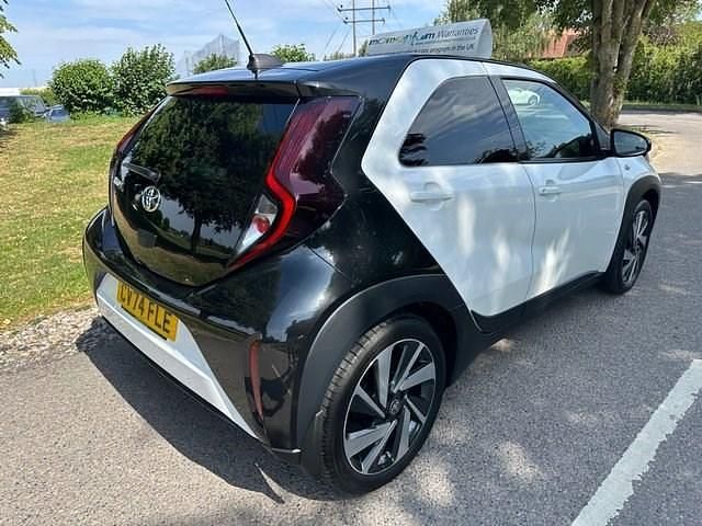 Used Toyota Aygo X 72 HP (52 kW) 2024 White SUV