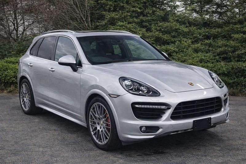 Used Porsche Cayenne 420 HP (308 kW) 2012 Silver SUV