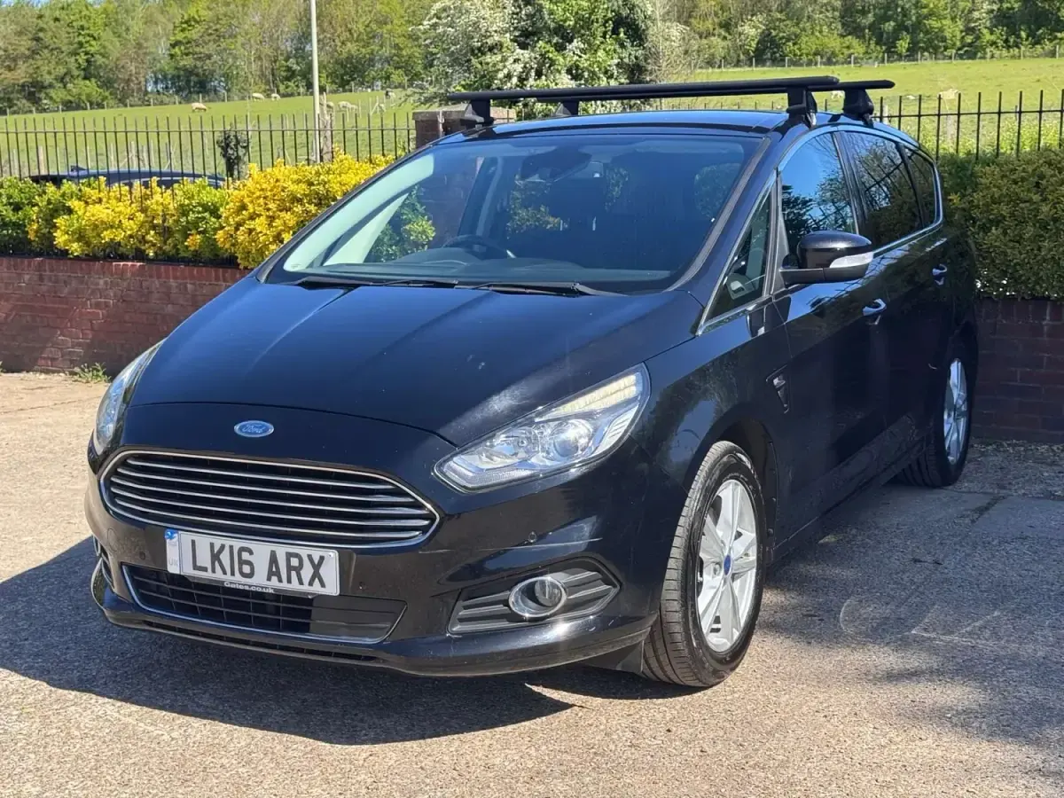 Begagnad Ford S-MAX Titanium 150 HK (110 kW) 2016 Svart Minibuss