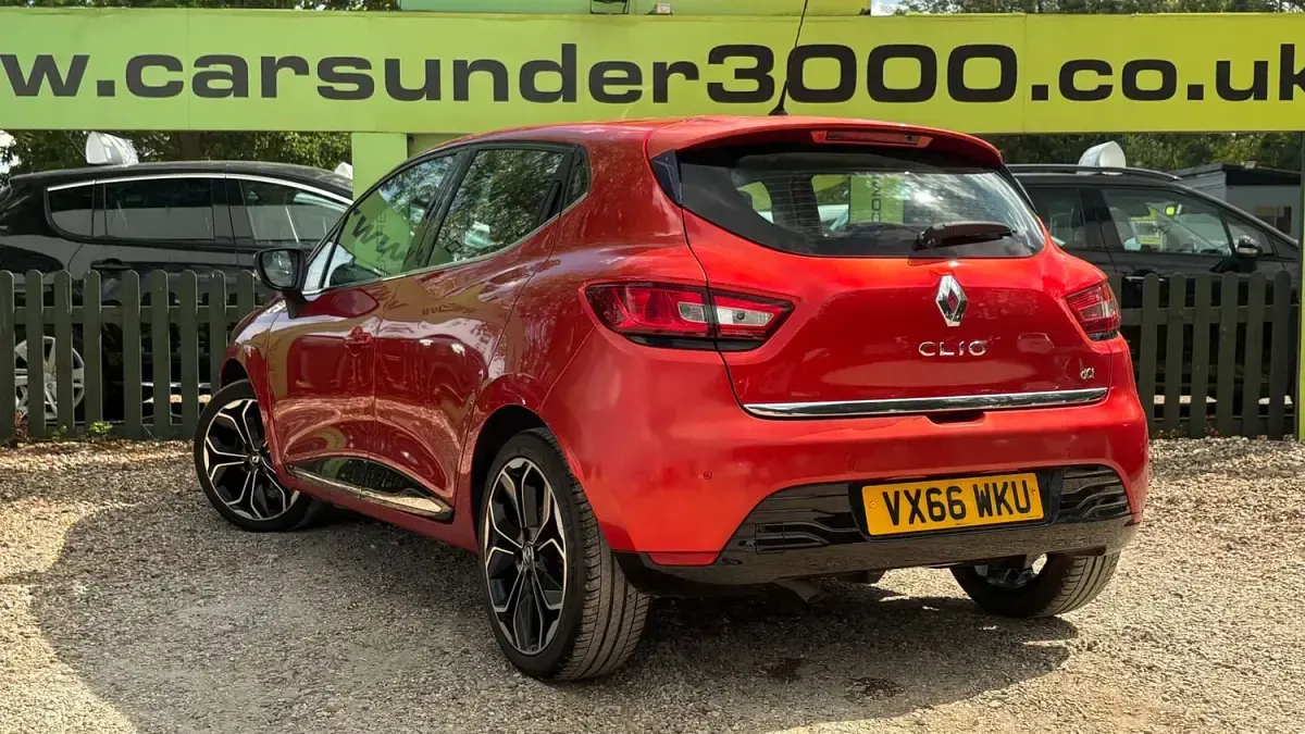 Used Renault Clio Dynamique 90 HP (66 kW) 2016 Red Hatchback