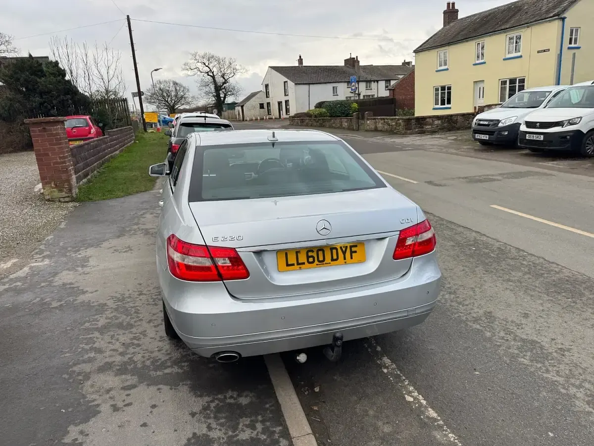 Used Mercedes E220 Executive 170 HP (125 kW) 2010 Silver Sedan