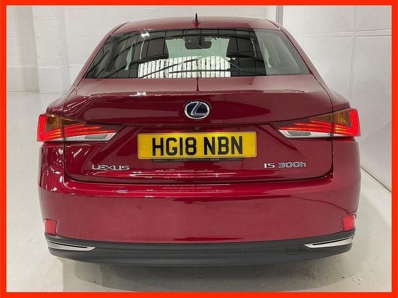 Used Lexus IS300h 223 HP (164 kW) 2018 Red Sedan