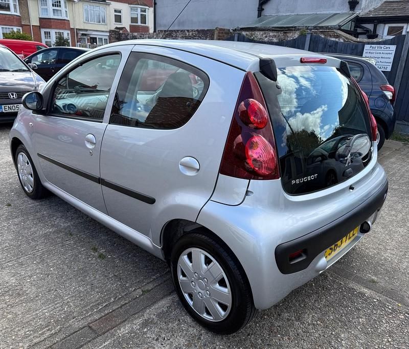 Second-hand Peugeot 107 Active 68 CP (50 kW) 2014 Argintiu Hatchback