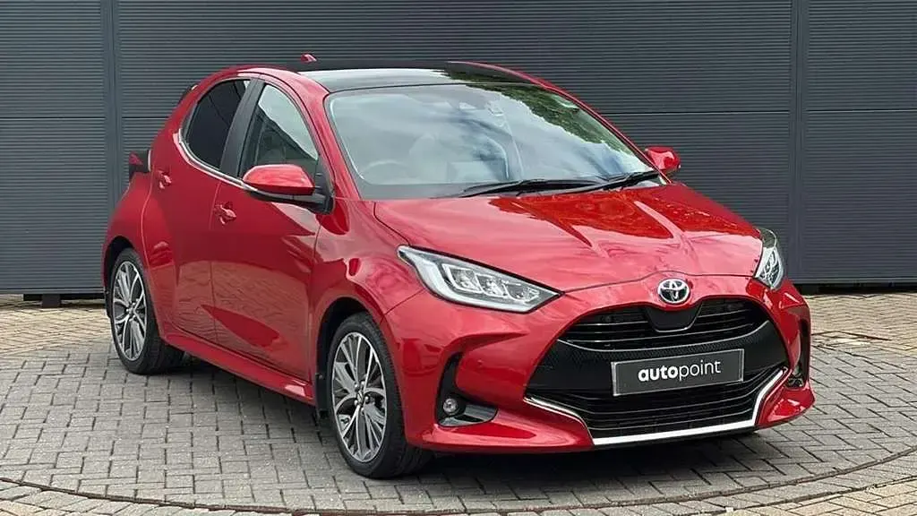 Used Toyota Yaris Hybrid 113 HP (83 kW) 2022 Red Hatchback