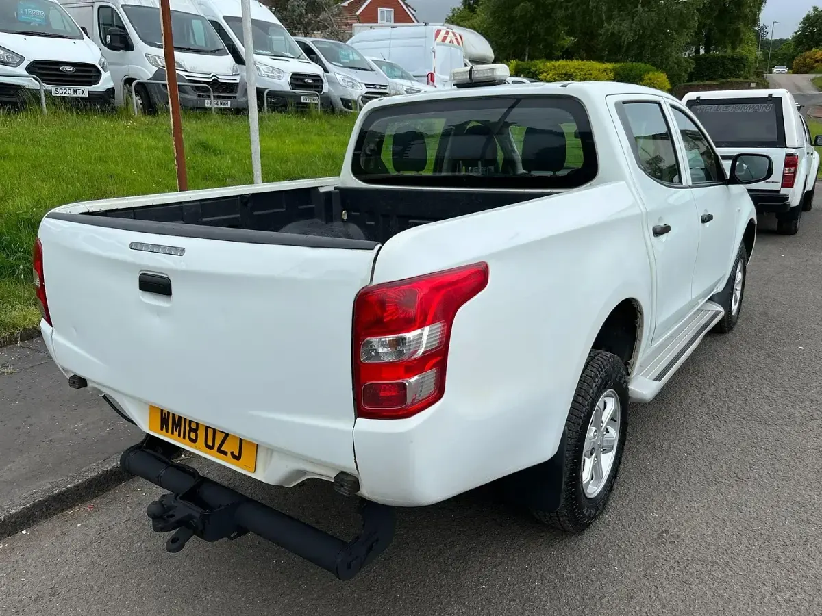 Used Mitsubishi L200 2018 White Pickup