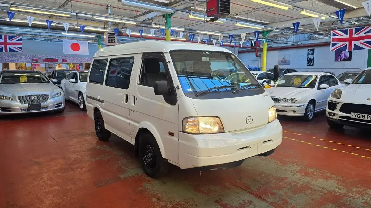 Usado Mazda Bongo 2016 Branco Monovolume