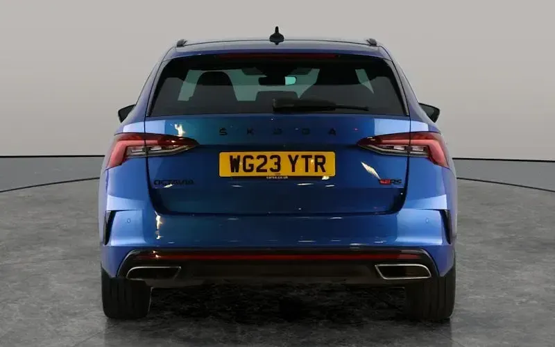 Used Skoda Octavia vRS 245 HP (180 kW) 2023 Blue Estate