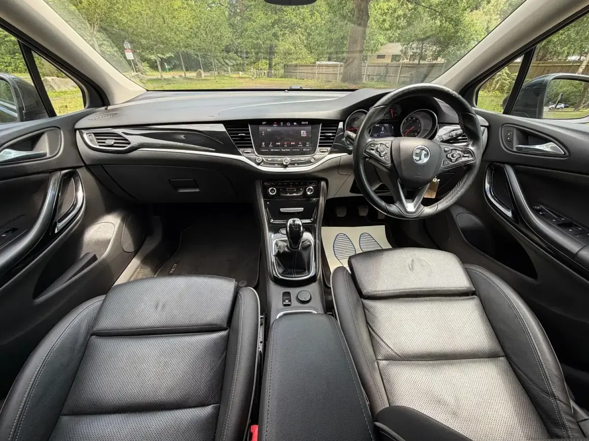 Used Vauxhall Astra Elite 136 HP (100 kW) 2016 Black Estate