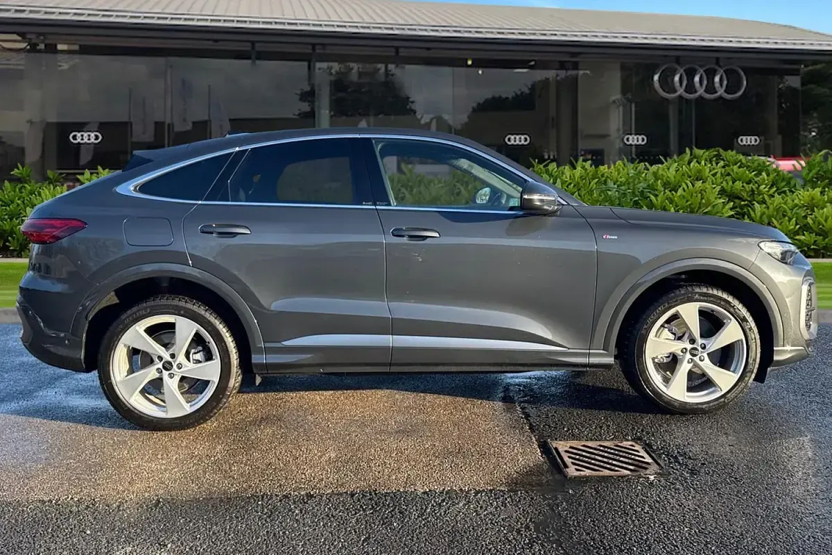 Novo Audi Q5 Sportback S-Line 204 HP (150 kW) 2025 Cinzento SUV