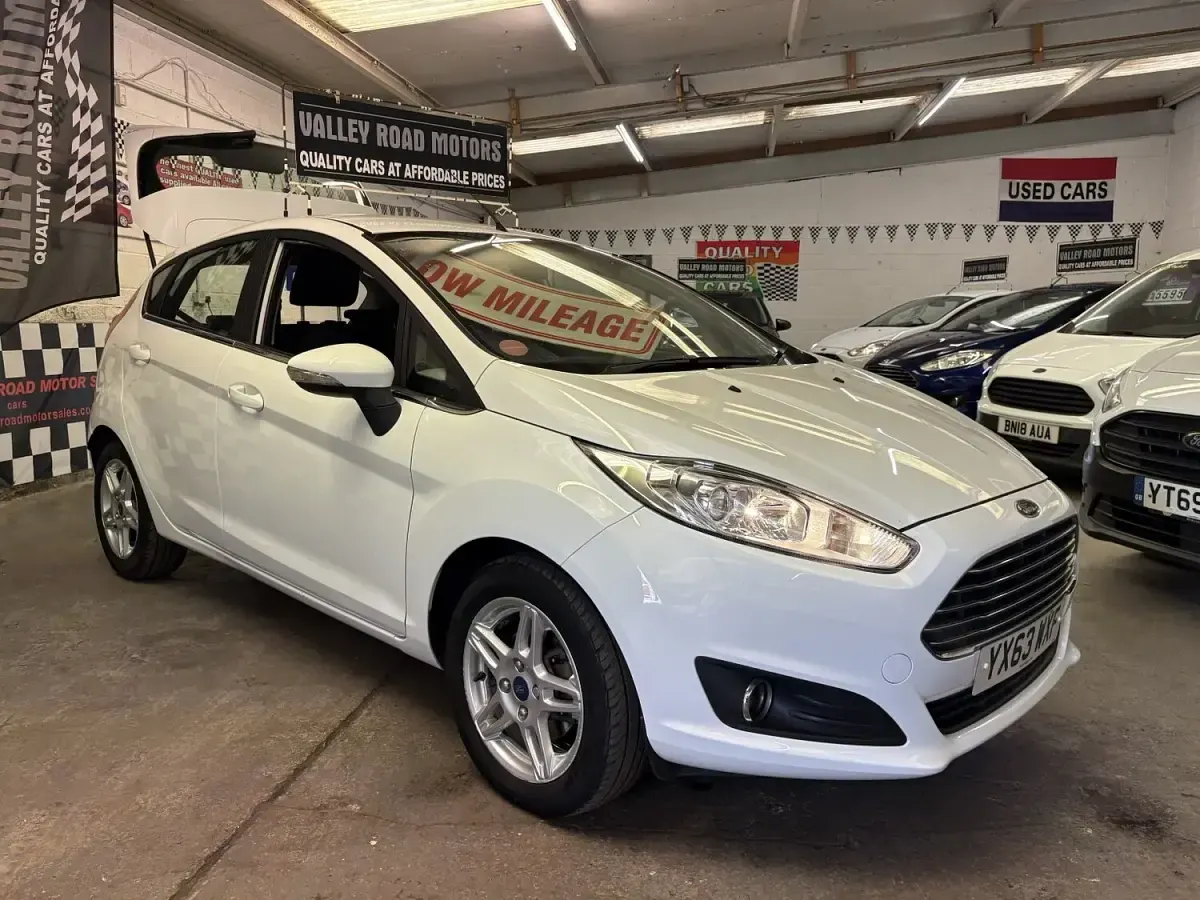 Used Ford Fiesta Zetec 82 HP (60 kW) 2013 White Hatchback