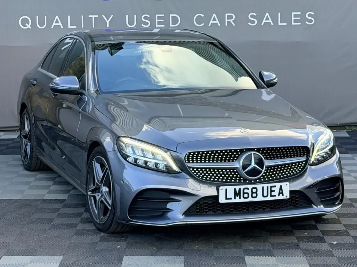 Second-hand Mercedes C200 AMG line 2018 Gri Berlinǎ