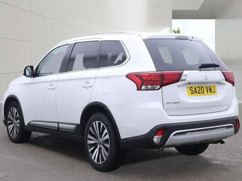 Used Mitsubishi Outlander 150 HP (110 kW) 2020 White SUV